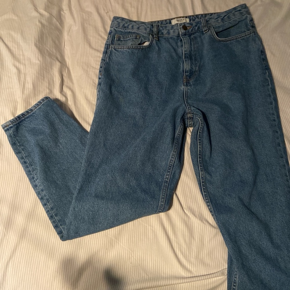 Forever 21 women’s medium wash mom jeans
